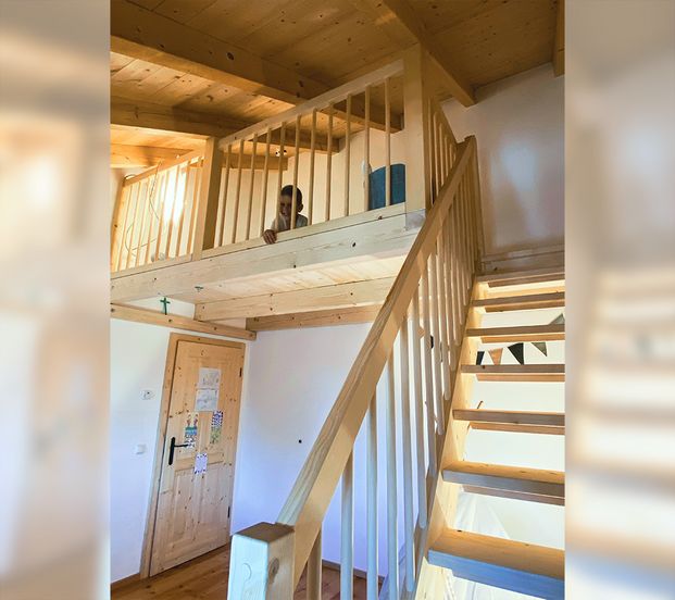 Empore mit Treppe Empore mit Treppe